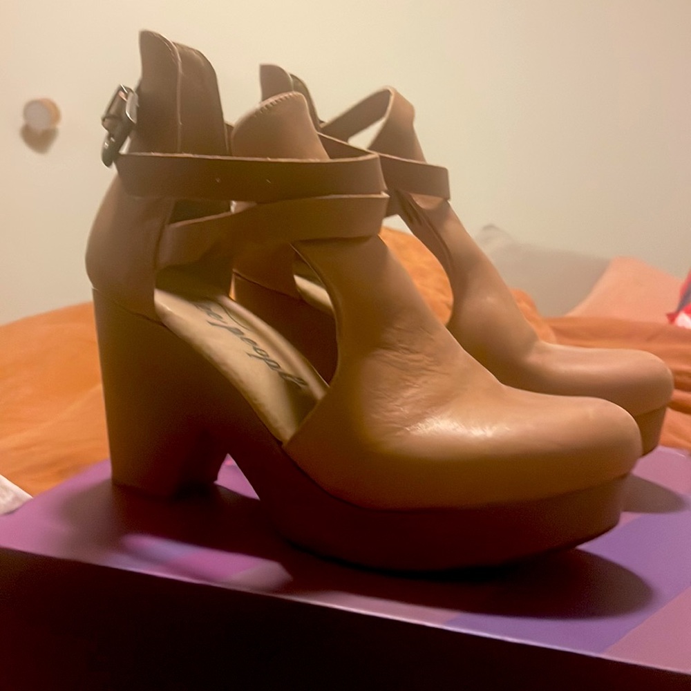 Free people clogs
